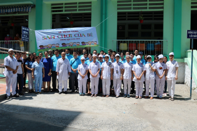 The Khat Vong Fund (SAIGONTEL) donated children&#039;s playground for Pham Ngoc Thach Hospital