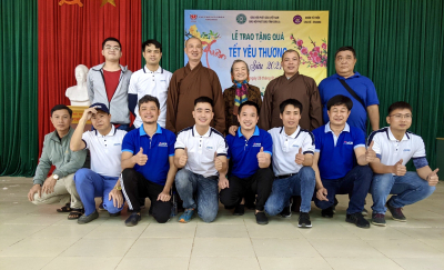 SAIGONTEL BRINGS 300 CHARITY GIFTS TO SON LA PROVINCE