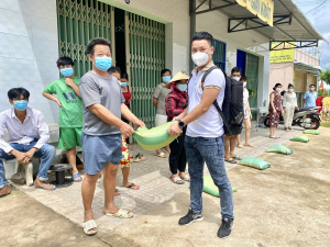 SAIGONTEL TRAO TẶNG 200 TẤN GẠO, GIÚP ĐỠ NGƯỜI DÂN HUYỆN NHƠN TRẠCH