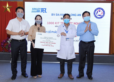 SAIGONTEL GIVES 1000 COVID-19 TEST KITS TO LONG AN PROVINCIAL HOSPITAL