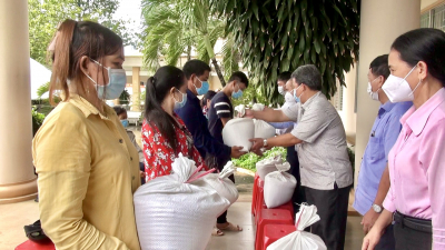 NGƯỜI DÂN HUYỆN NÔNG THÔN VĨNH CỬU, TỈNH ĐỒNG NAI NHẬN 200 TẤN GẠO HỖ TRỢ TỪ SAIGONTEL